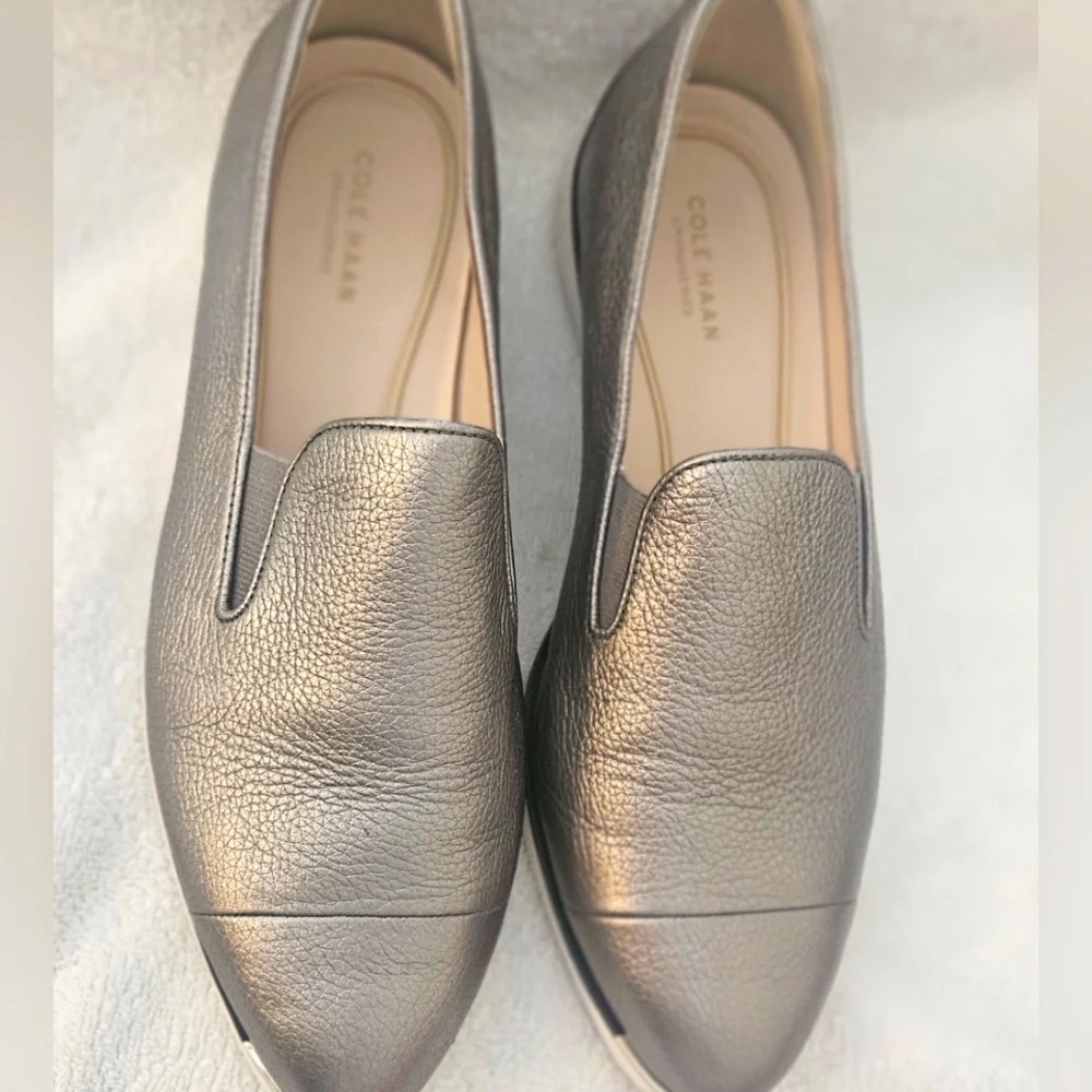 Cole Haan Zero Grand Loafer Women’s 8 US Metallic Silver EUC